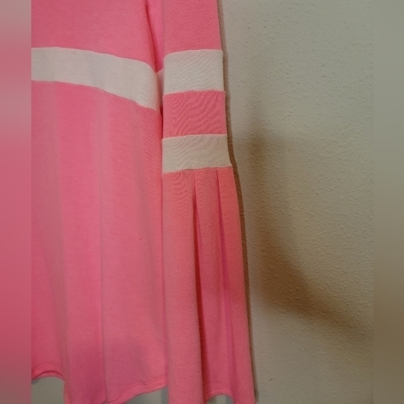 12 PM by Mon Ami Neon Pink Beach Sweater with Flare pleated sleeves Size S/M - Picture 7 of 7